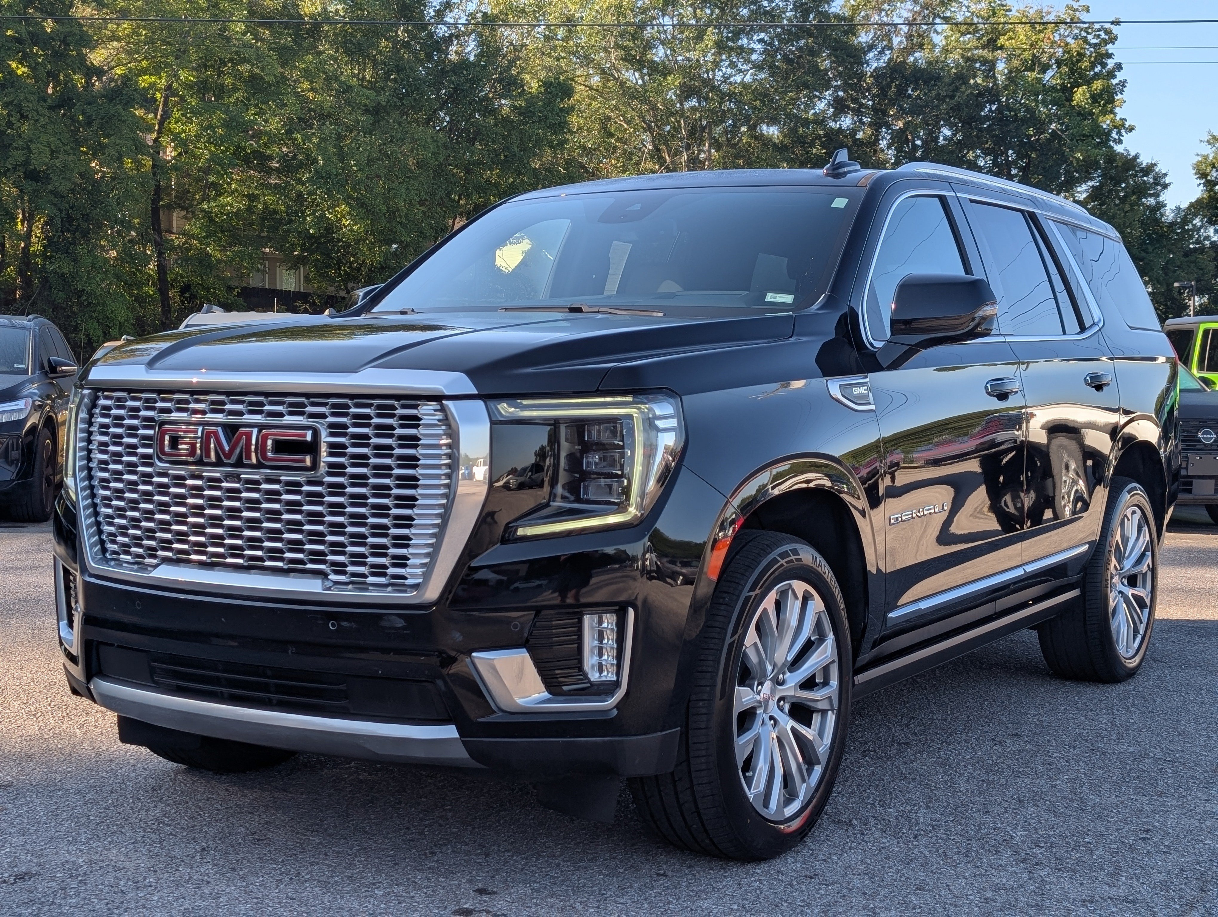 Used 2023 GMC Yukon Denali AWD/4WD image 5