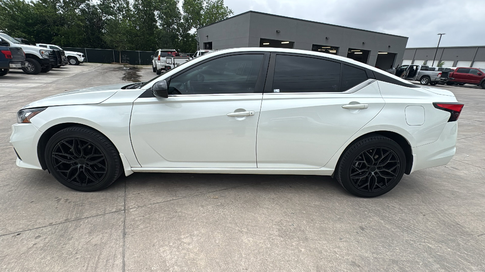 Used 2022 Nissan Altima 2.5 SR AWD/4WD image 8