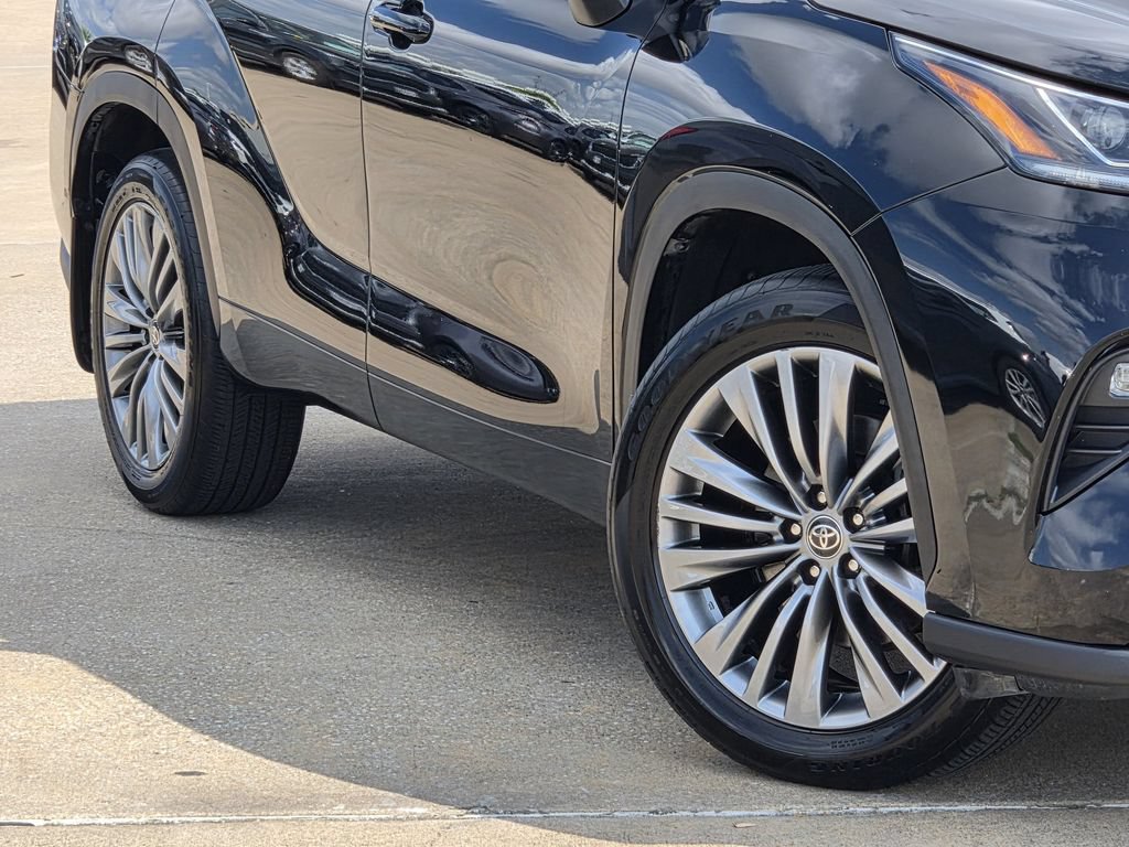 Used 2021 Toyota Highlander Platinum AWD/4WD image 12