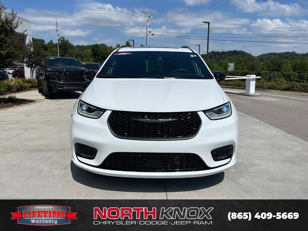 Used 2025 Chrysler Pacifica Limited FWD image 30