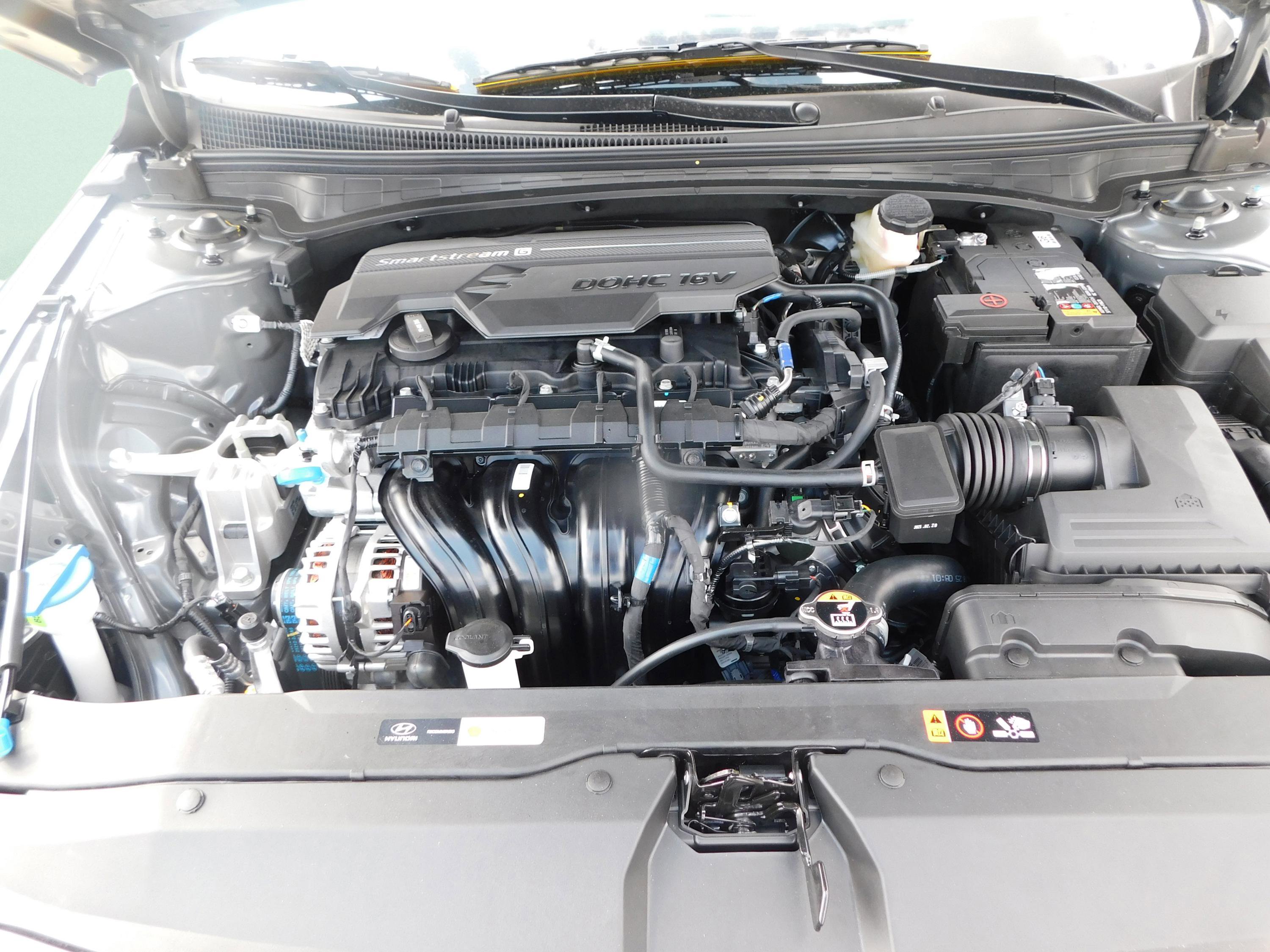 Used 2025 Hyundai Elantra Sport image 12