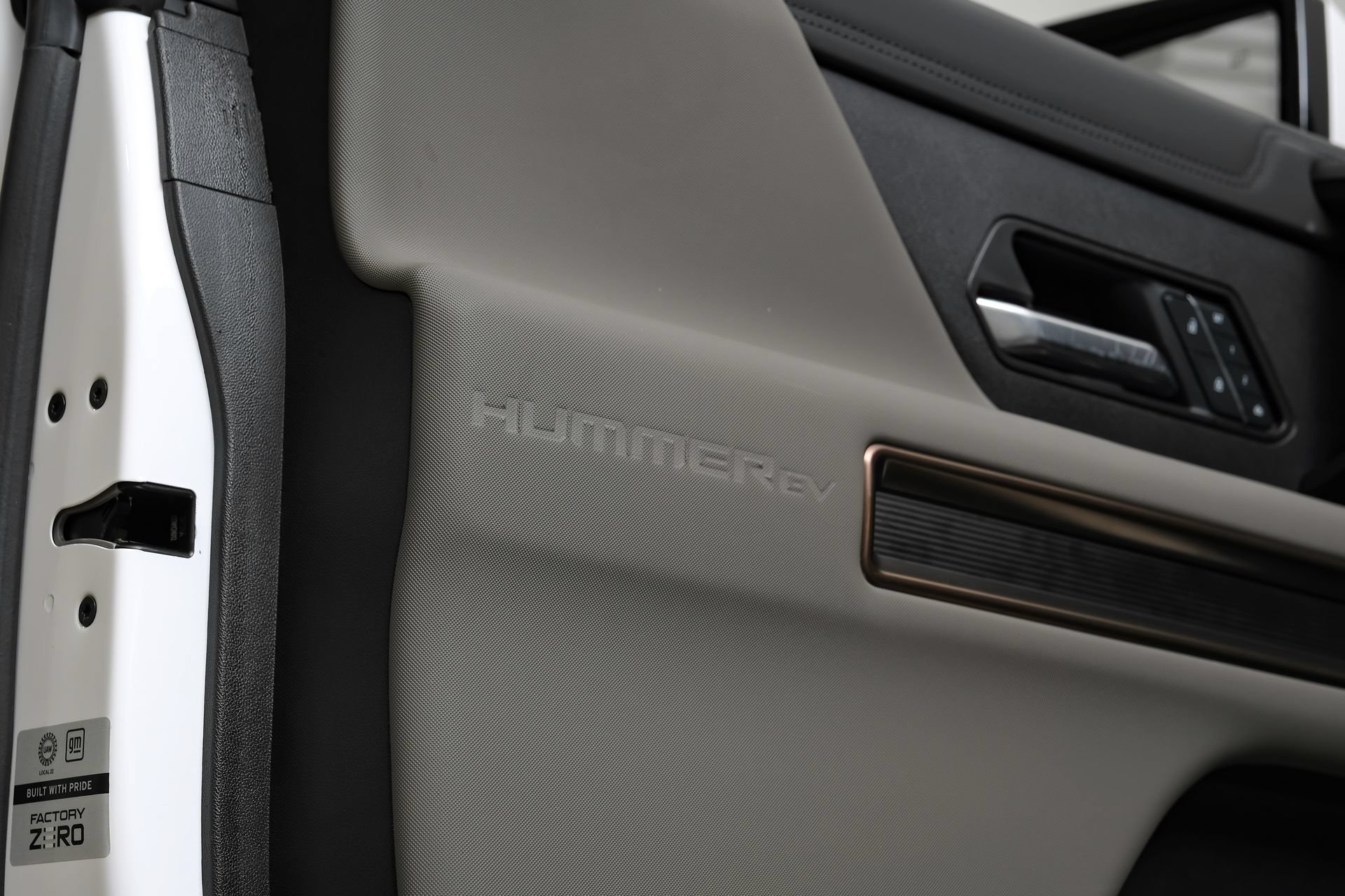 Used 2025 GMC Hummer EV 2X w/ LPO, Sport Package AWD/4WD image 53