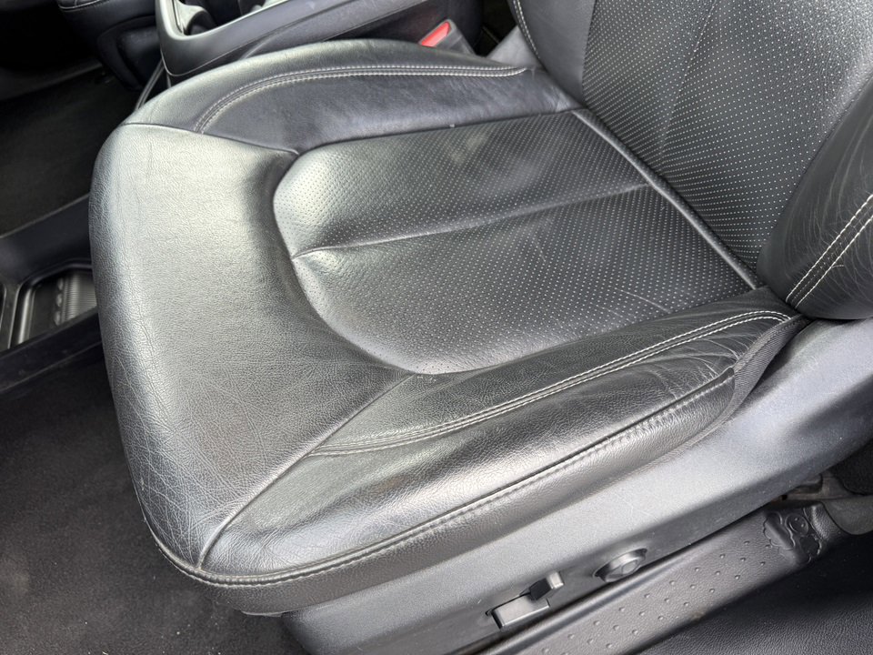 Used 2020 Chrysler Pacifica Touring-L Plus image 16