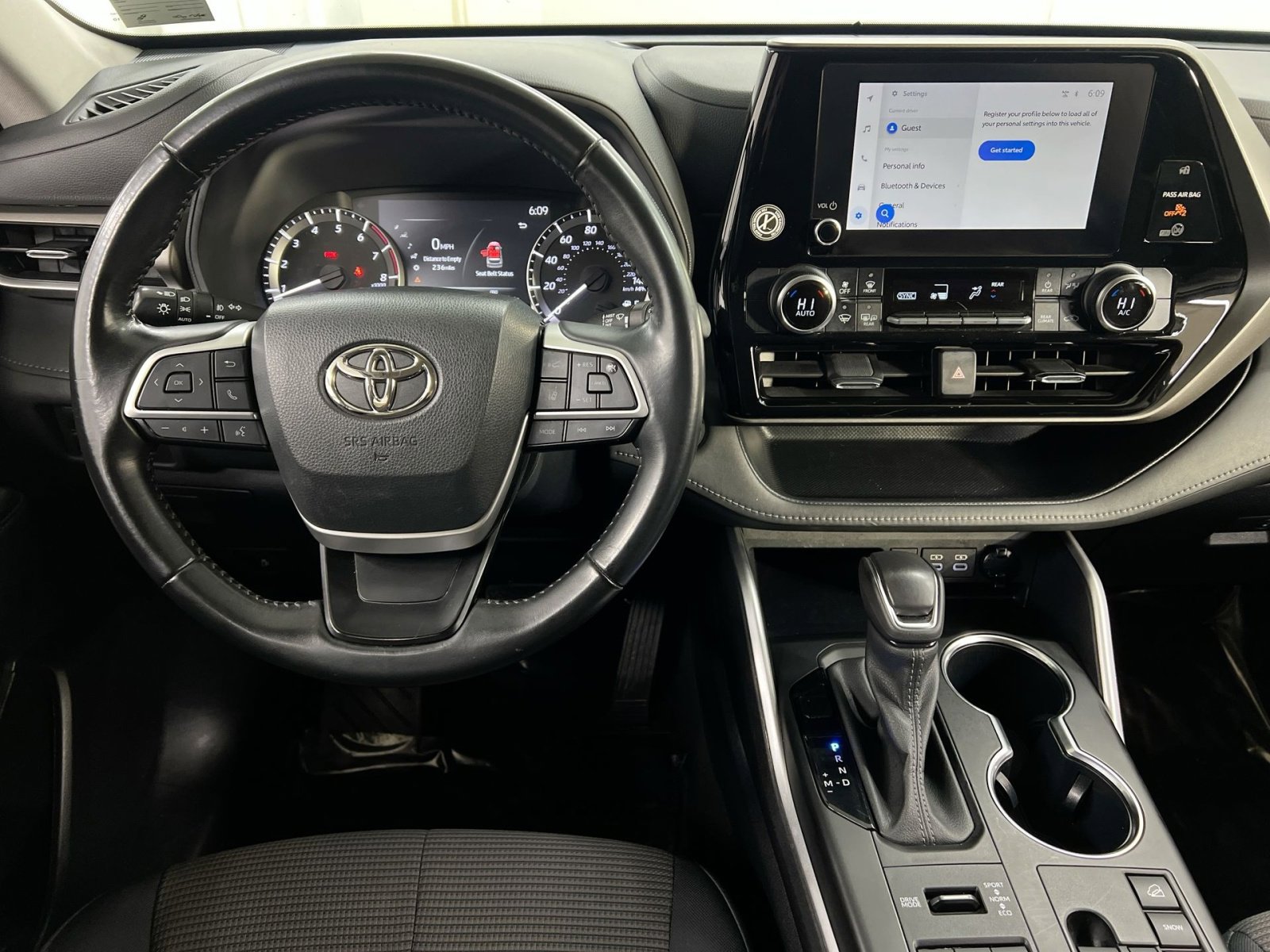 Used 2023 Toyota Highlander LE image 27