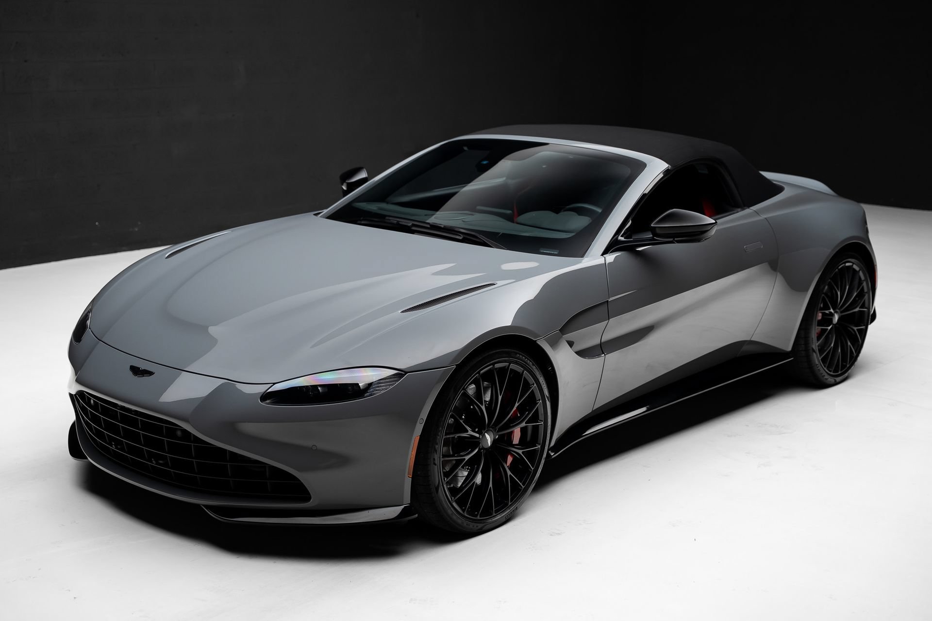 Used 2023 Aston Martin V8 Vantage Roadster RWD image 5