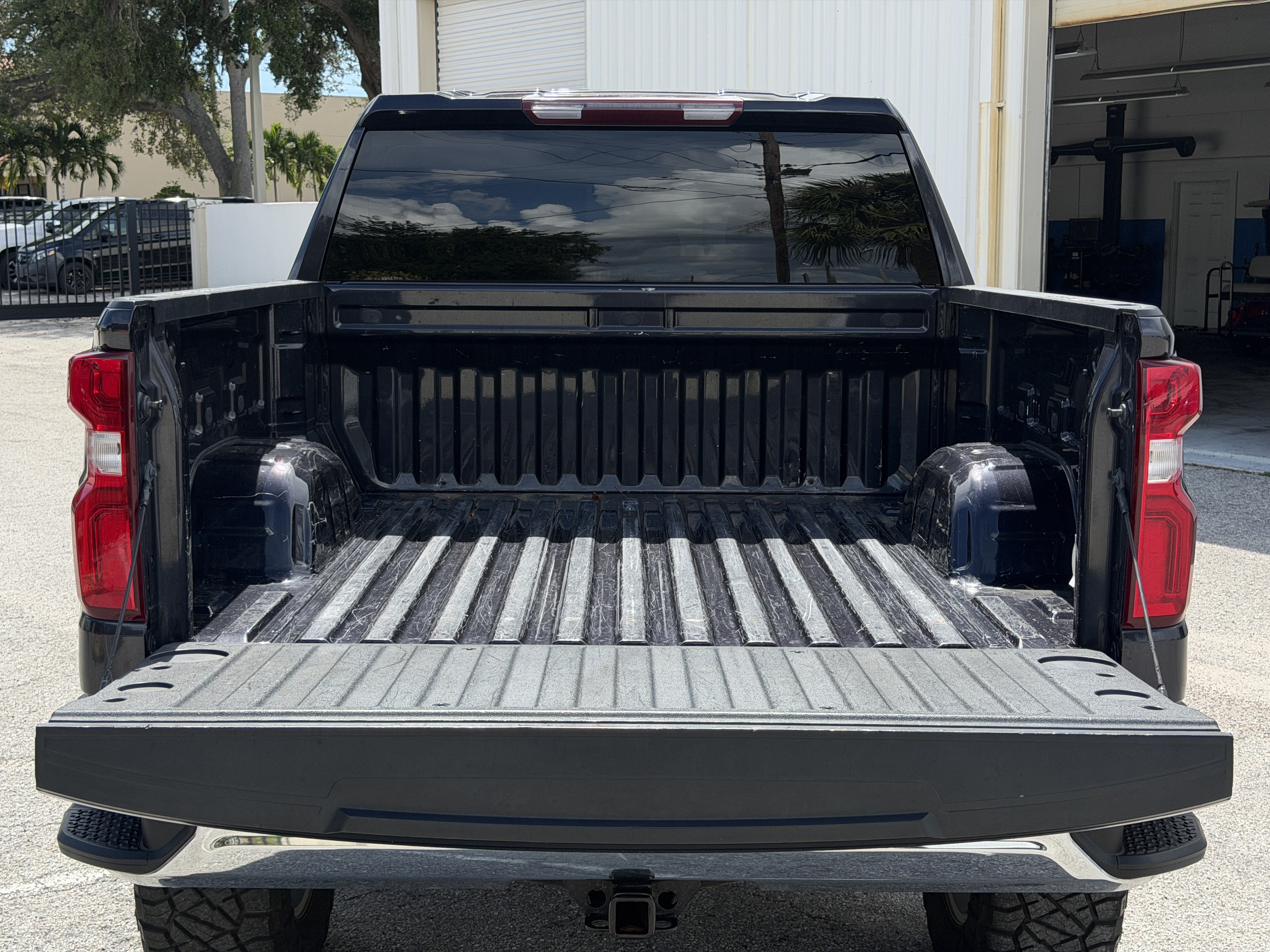 Used 2023 Chevrolet Silverado 1500 LTZ AWD/4WD image 7