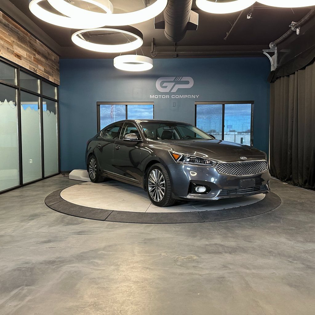 Used 2018 Kia Cadenza Premium w/ Luxury Package FWD image 1