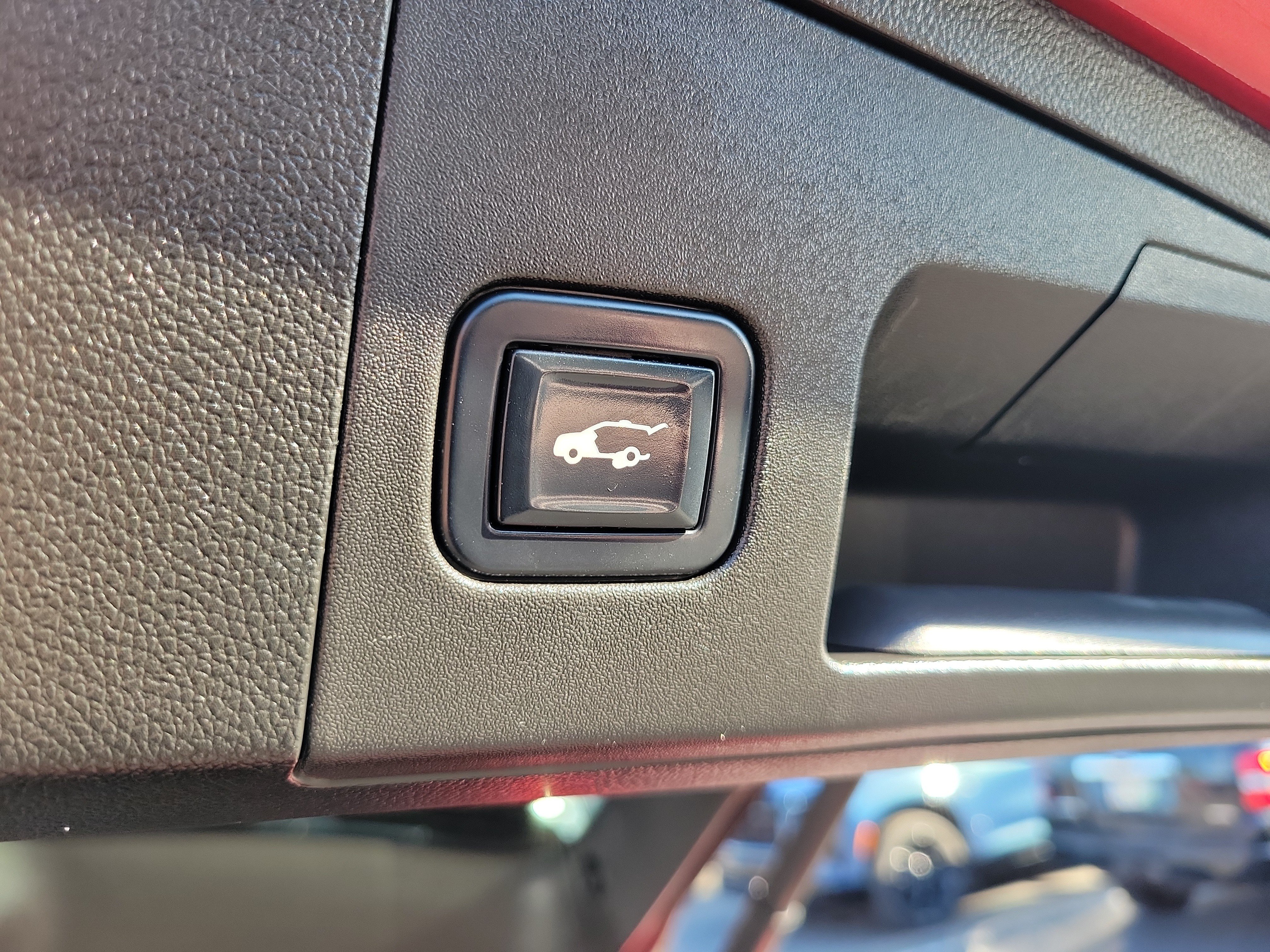 Used 2022 Cadillac XT4 Luxury w/ Cold Weather Package AWD/4WD image 9