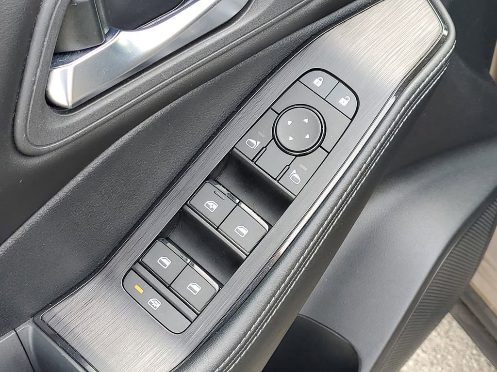 Used 2024 Nissan Rogue SV AWD/4WD image 21