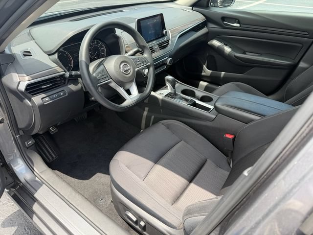 Used 2025 Nissan Altima 2.5 SV FWD image 11