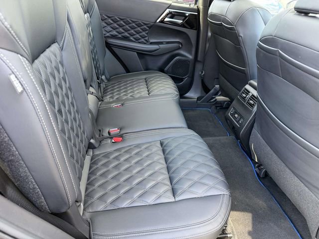 Used 2024 Mitsubishi Outlander SEL Black Edition image 18