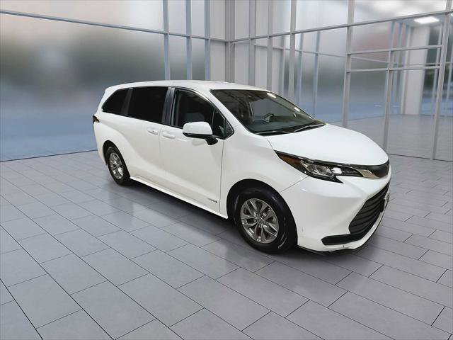 Certified 2021 Toyota Sienna LE FWD image 2