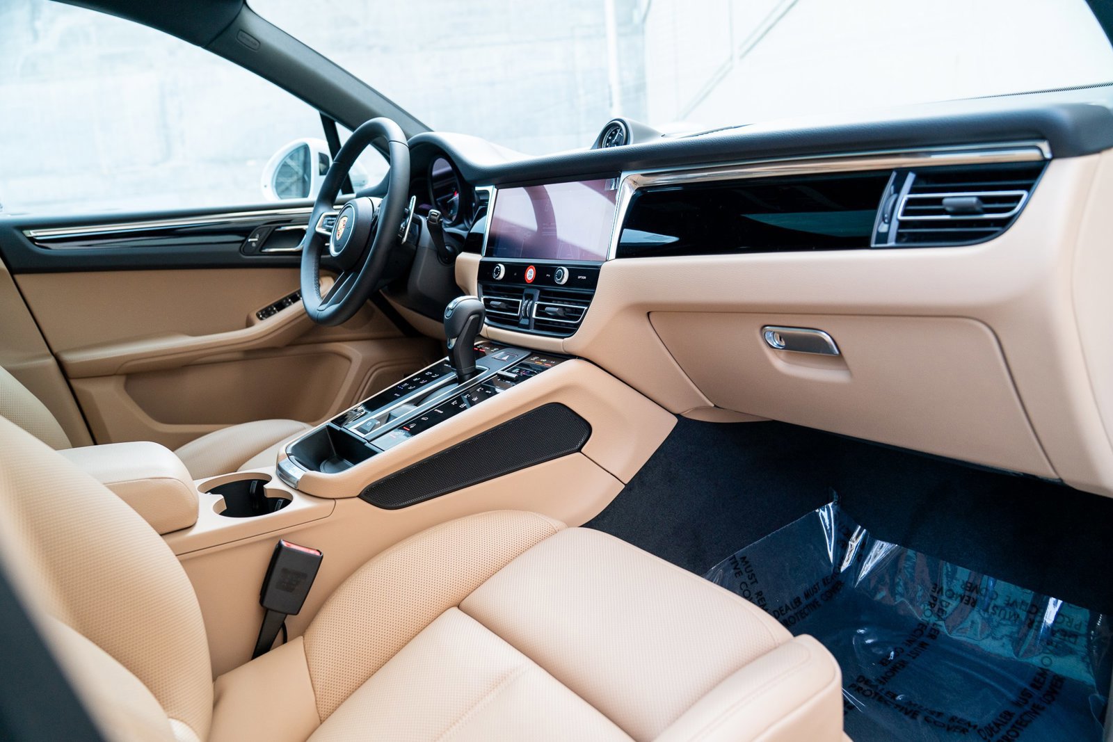 Certified 2025 Porsche Macan image 21