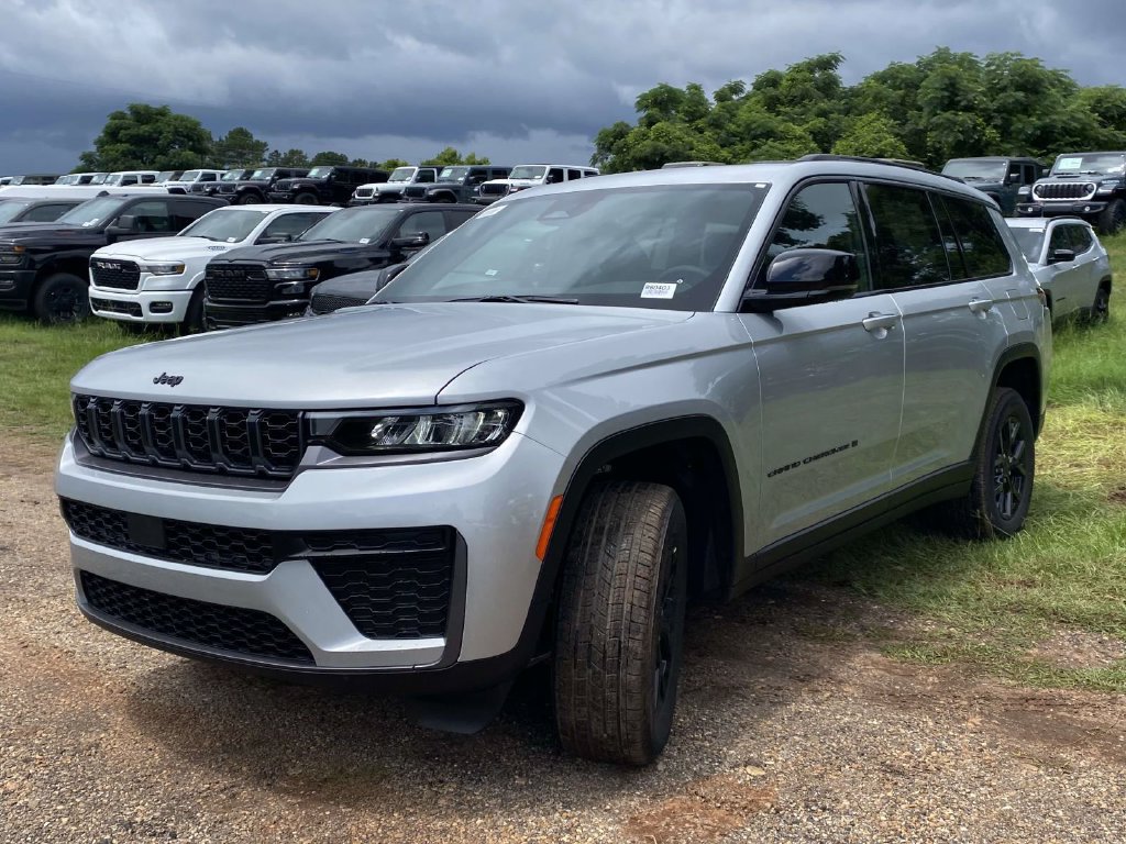 New 2026 Jeep Grand Cherokee L 2WD image 32