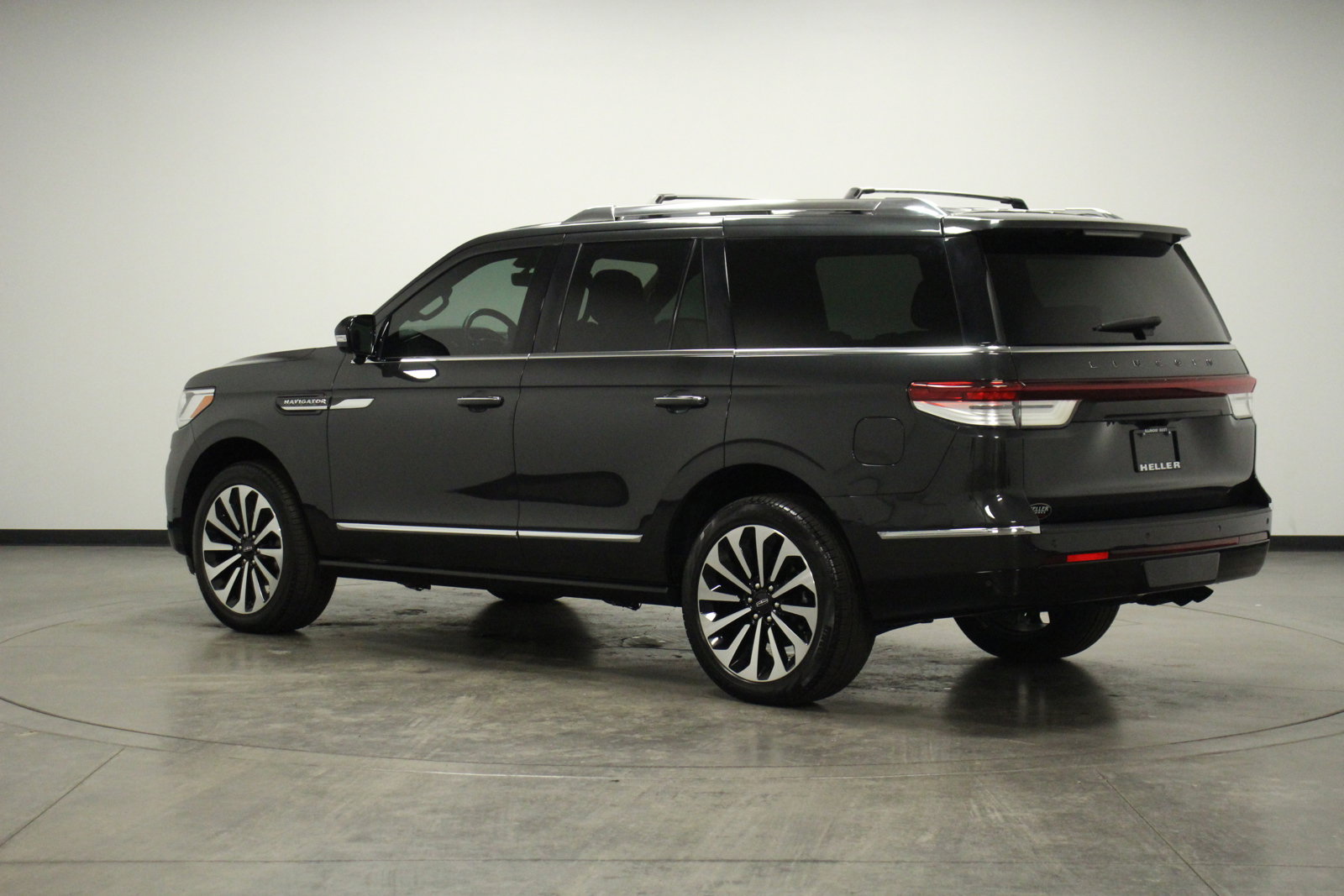 Used 2024 Lincoln Navigator Reserve image 6