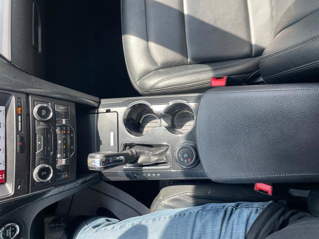 Used 2017 Ford Explorer XLT w/ Equipment Group 202A AWD/4WD image 18