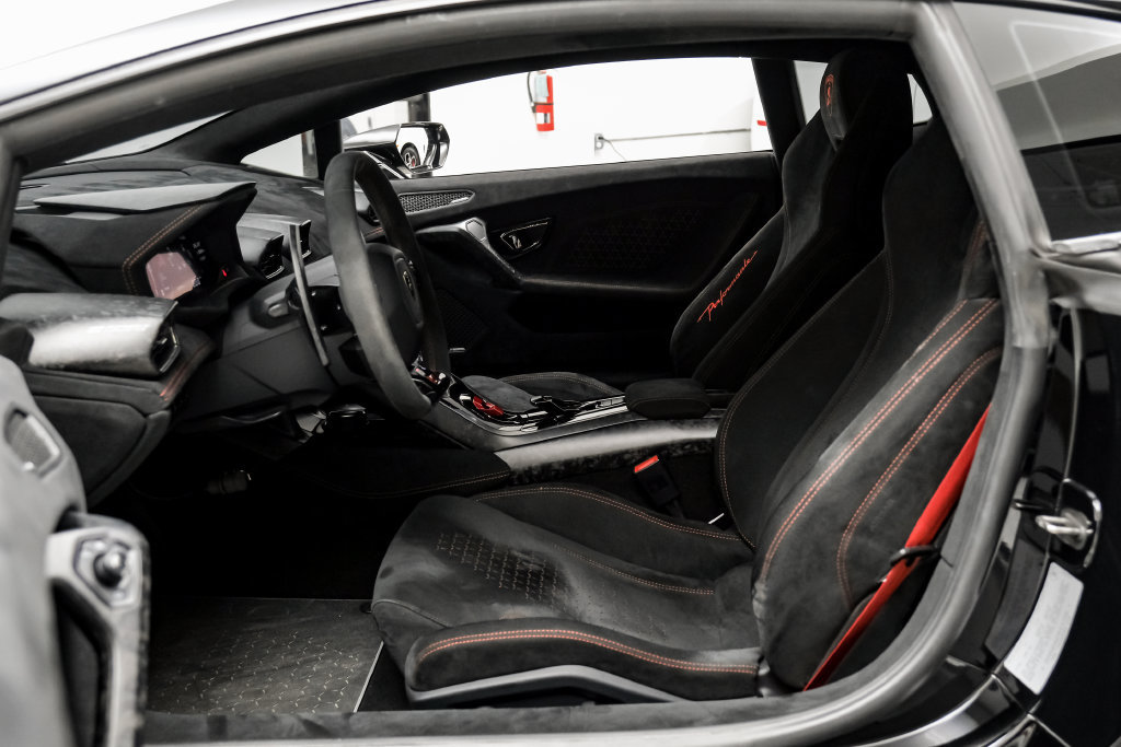 Used 2018 Lamborghini Huracan Performante AWD/4WD image 8