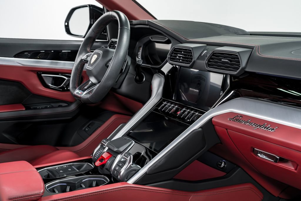 Used 2022 Lamborghini Urus AWD/4WD image 33