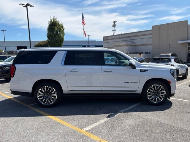 Used 2024 GMC Yukon XL Denali Ultimate AWD/4WD image 7