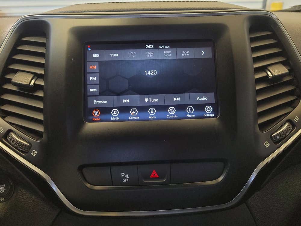Used 2019 Jeep Cherokee Latitude Plus w/ Cold Weather Group AWD/4WD image 25