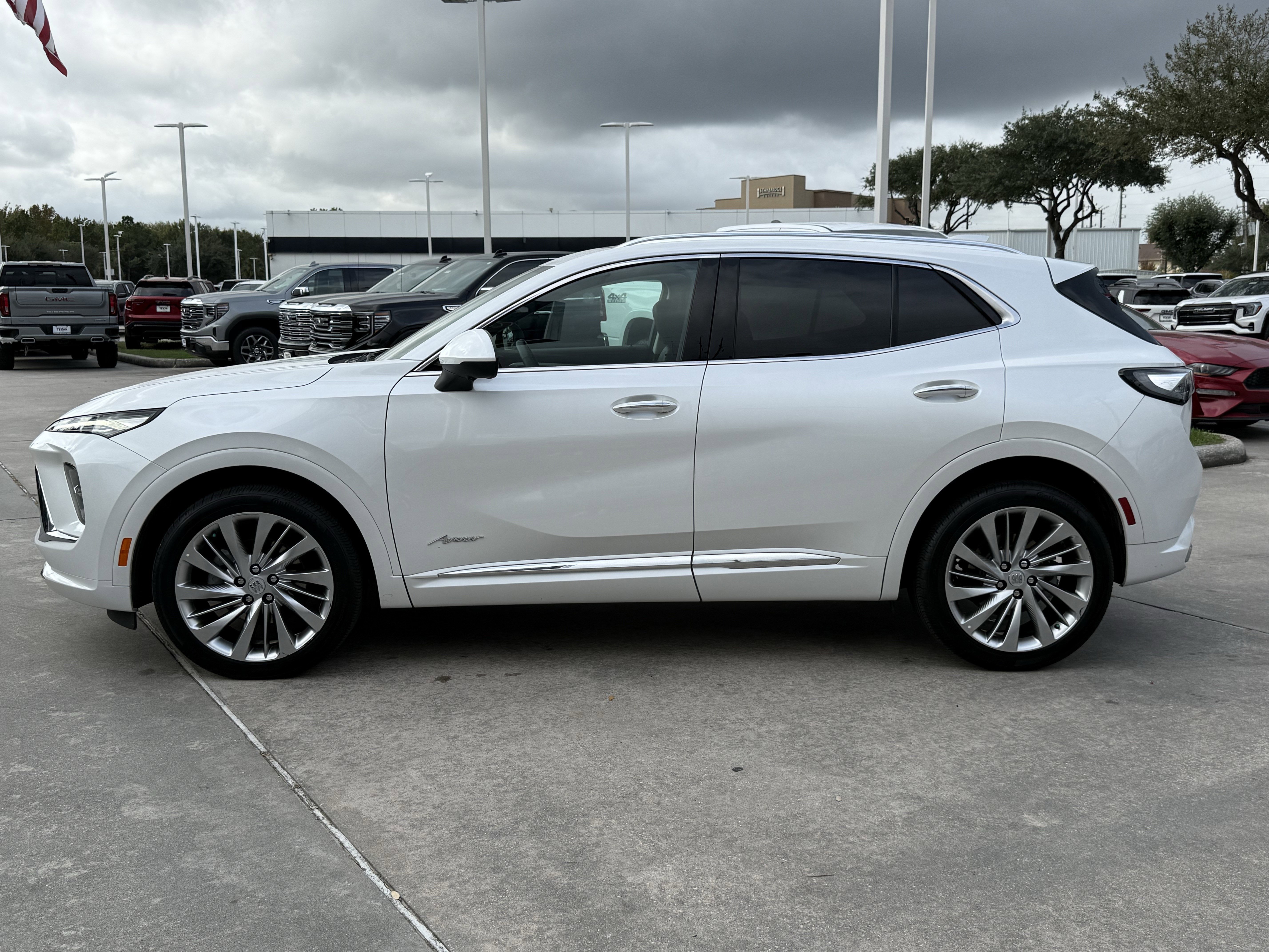 Used 2024 Buick Envision Avenir image 8