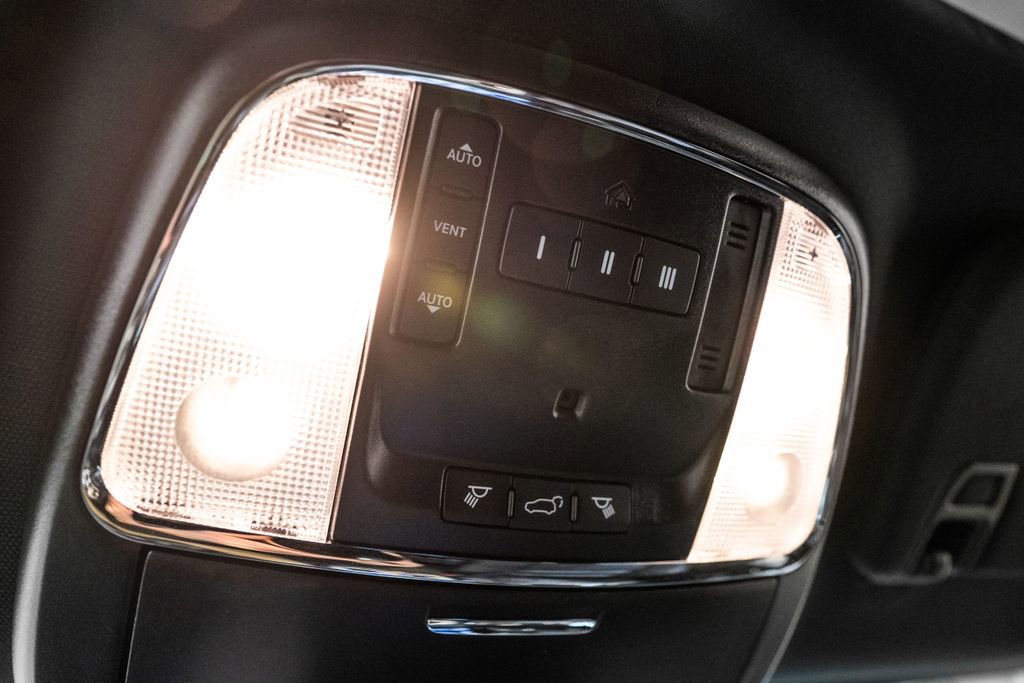 Used 2021 Jeep Grand Cherokee Limited image 28