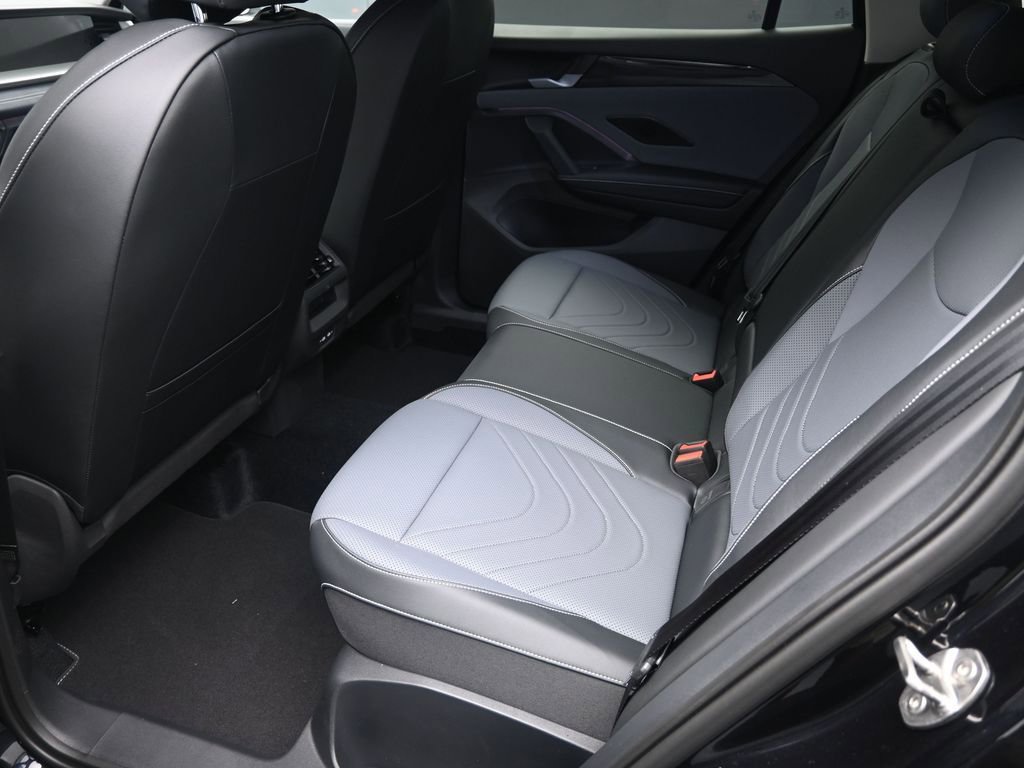 Used 2025 Volkswagen Tiguan SE FWD image 22