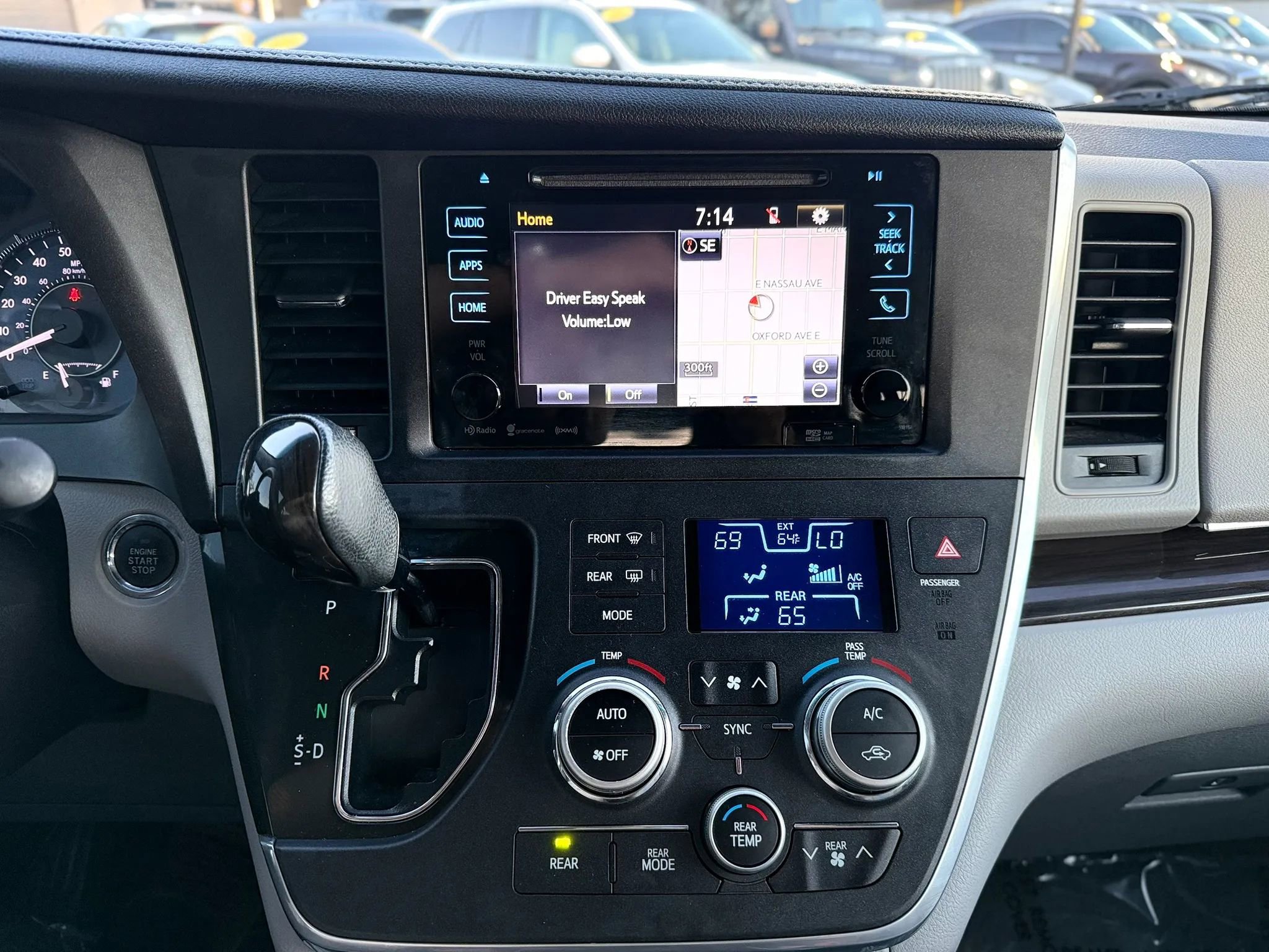 Used 2017 Toyota Sienna XLE w/ XLE Navigation Package FWD image 33