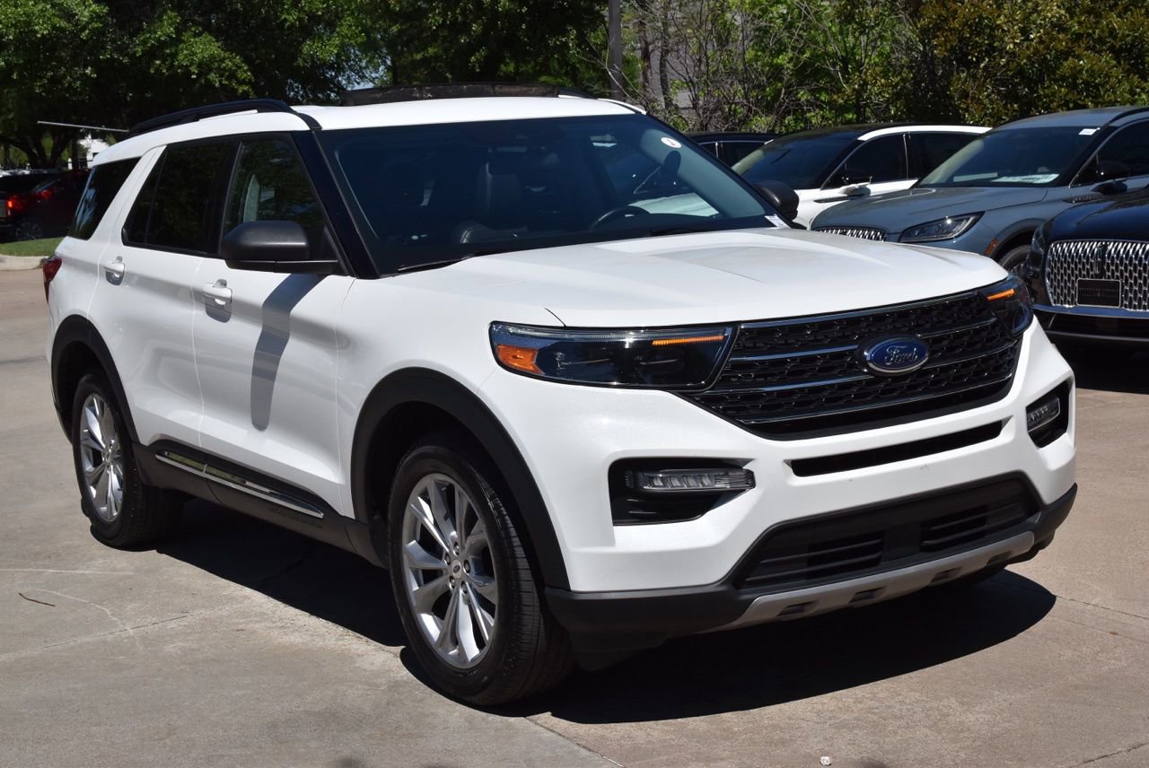 Used 2023 Ford Explorer XLT w/ Equipment Group 202A AWD/4WD image 4