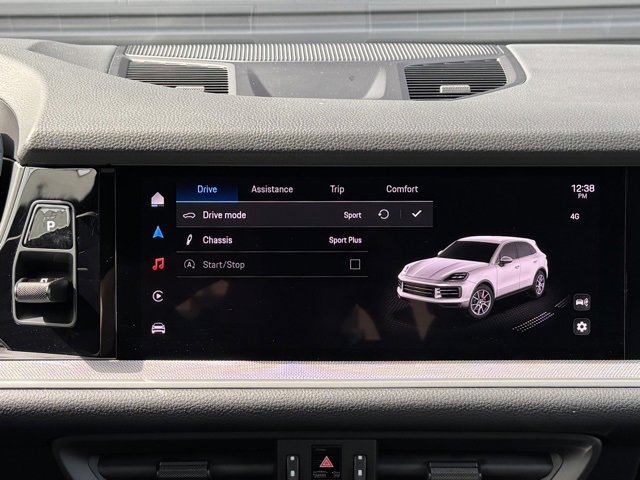 Used 2025 Porsche Cayenne image 25