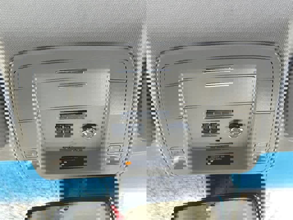 Used 2018 Chevrolet Suburban LT image 20