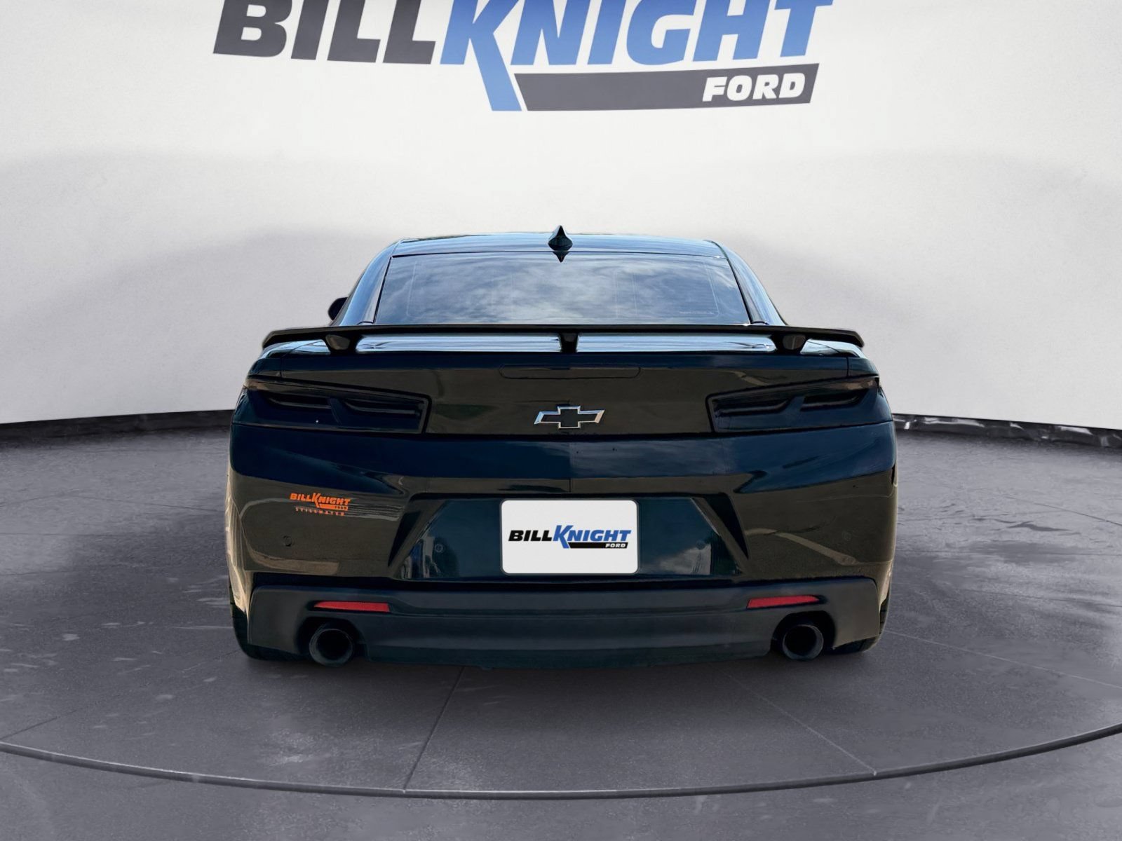 Used 2018 Chevrolet Camaro SS RWD image 4