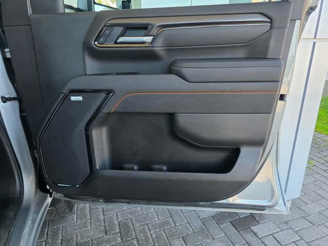 Used 2025 GMC Sierra 2500 AT4 AWD/4WD image 9