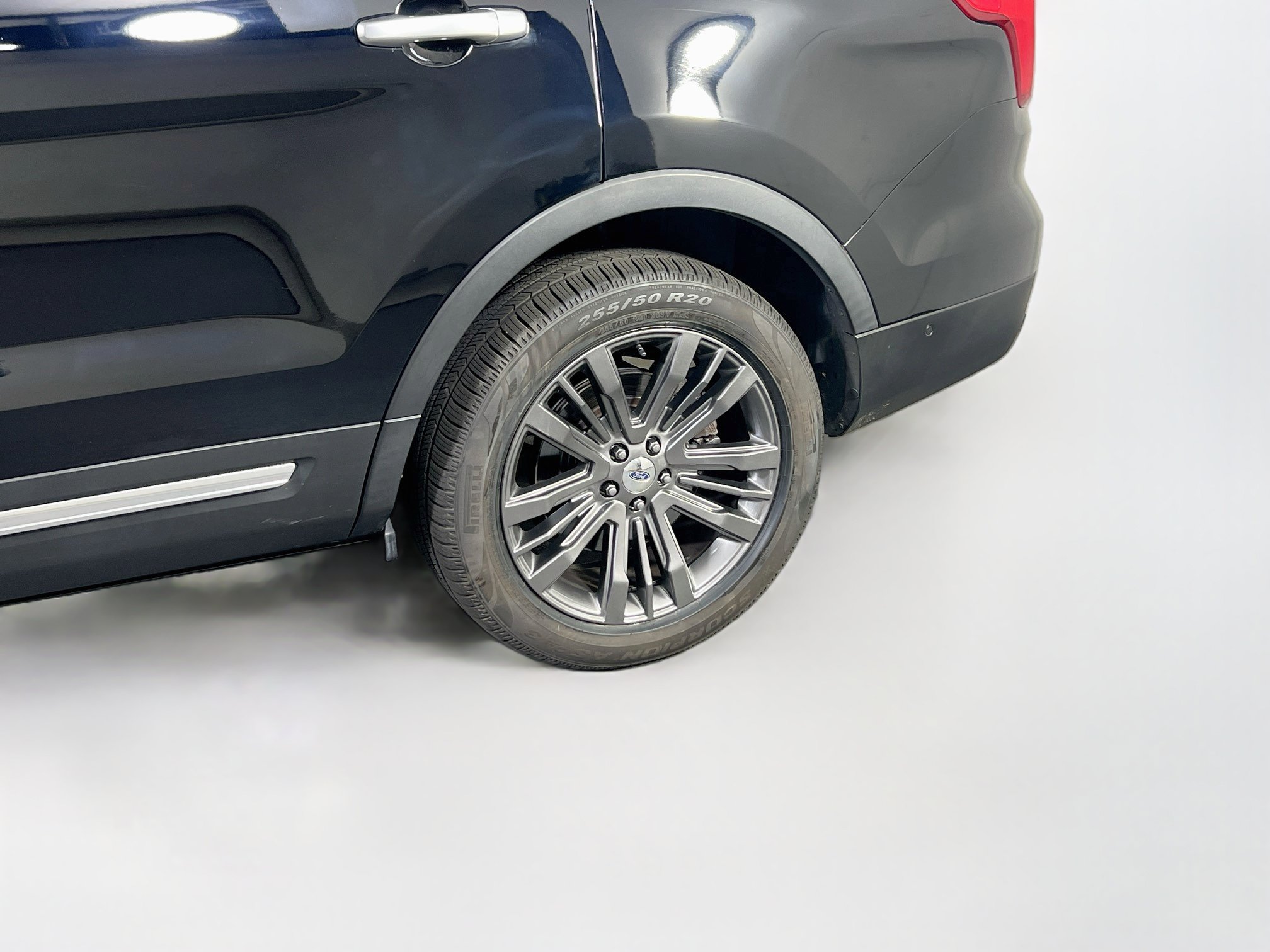 Used 2017 Ford Explorer Platinum AWD/4WD image 32
