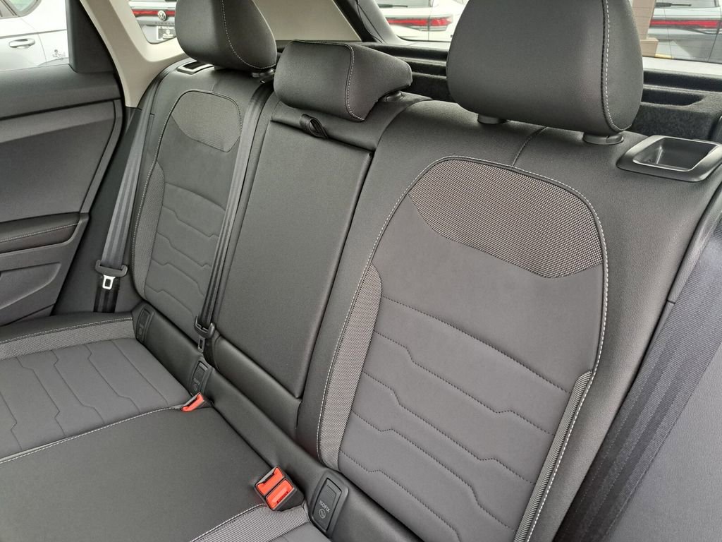 New 2026 Volkswagen Taos SE image 24