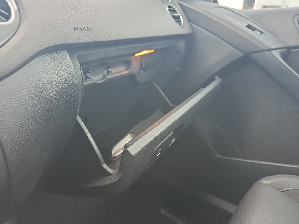 Used 2016 Volkswagen Tiguan S image 28