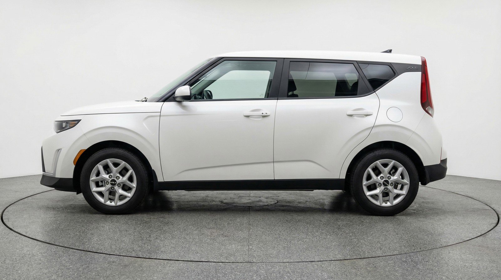 Used 2025 Kia Soul LX w/ LX Technology Package image 5
