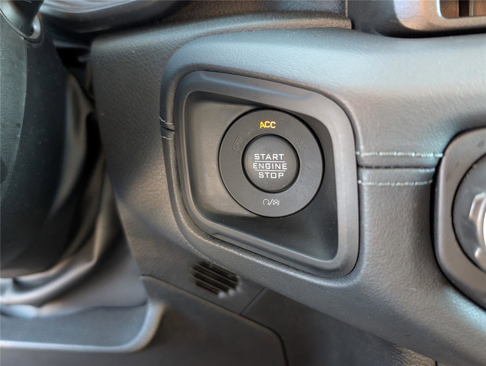 Used 2024 Jeep Wrangler Unlimited Rubicon image 25