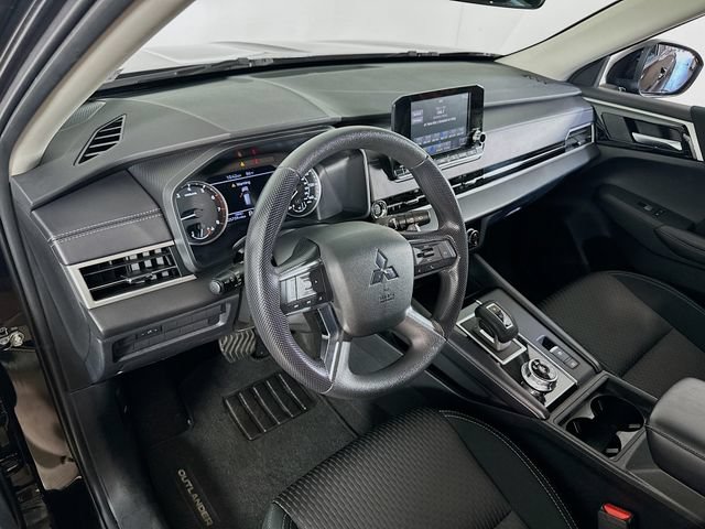 Used 2023 Mitsubishi Outlander ES AWD/4WD image 21