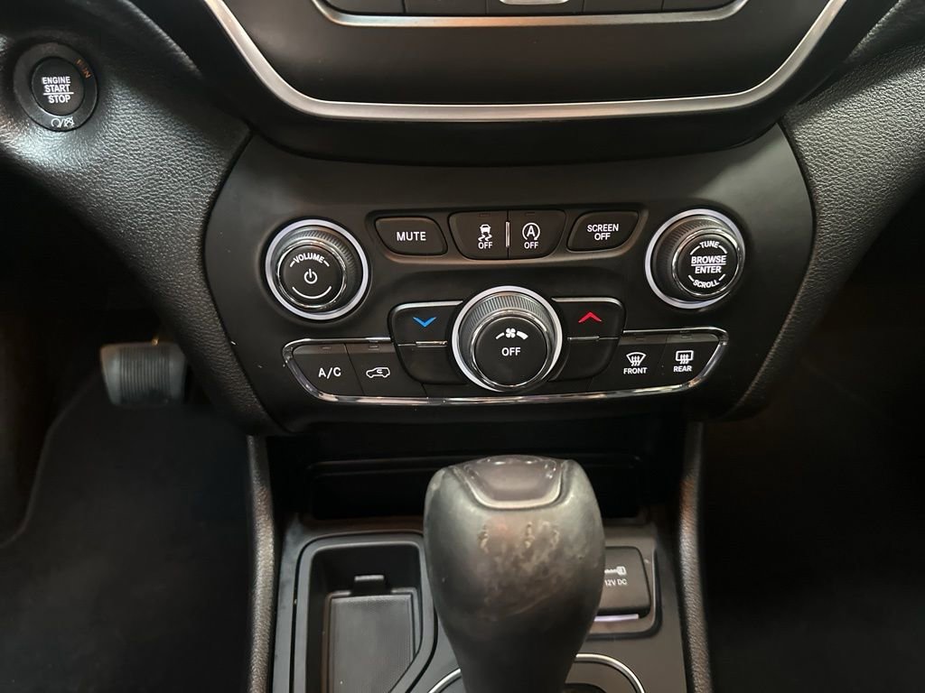 Used 2021 Jeep Cherokee Latitude Plus image 20