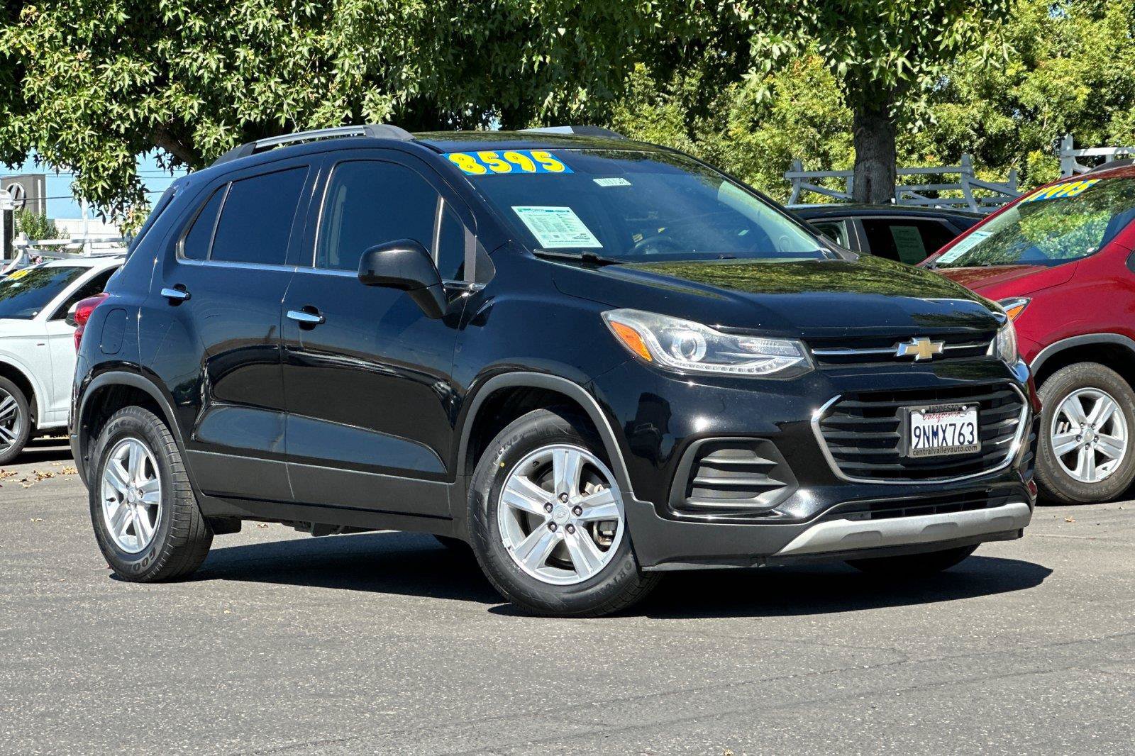 Used 2017 Chevrolet Trax LT w/ LT Convenience Package FWD image 2