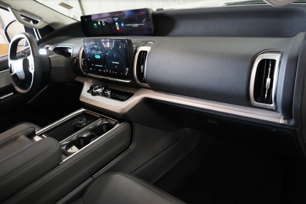 New 2026 Ford Expedition Active AWD/4WD image 18