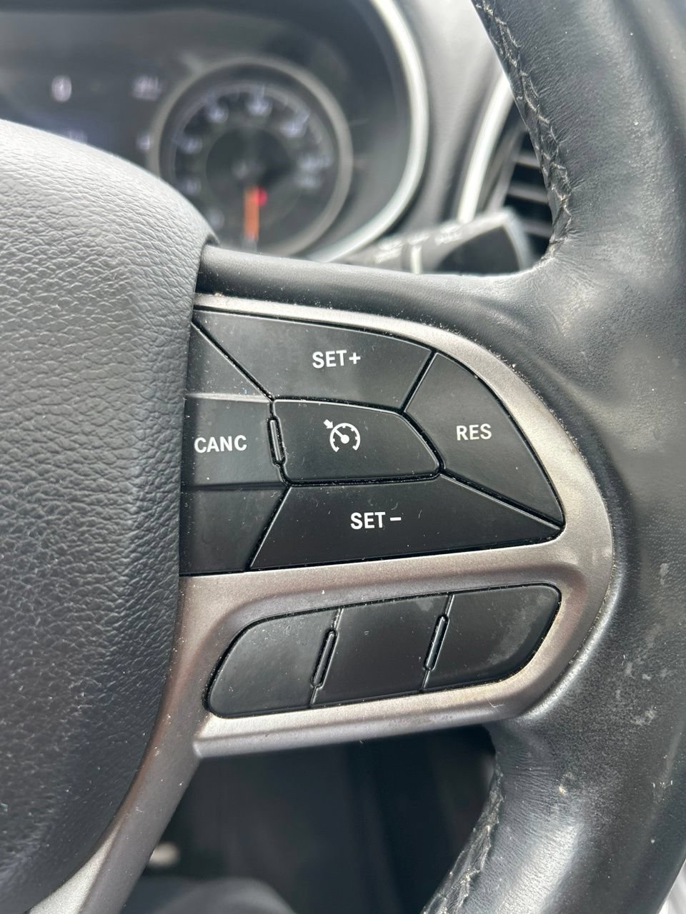 Used 2019 Jeep Cherokee Limited AWD/4WD image 20