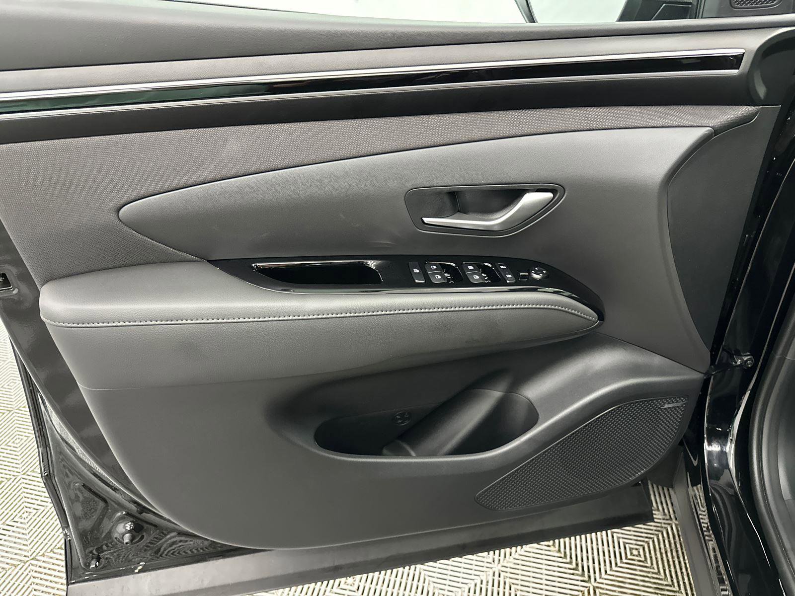 Certified 2024 Hyundai Santa Cruz Limited image 11