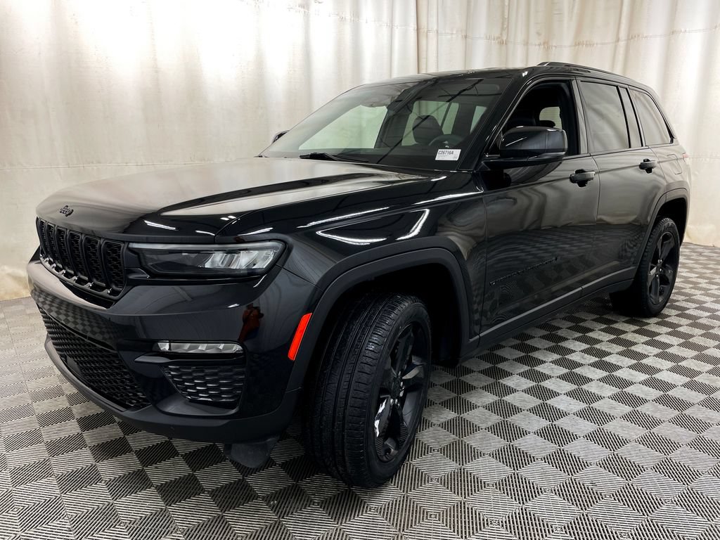 Used 2025 Jeep Grand Cherokee Limited w/ Black Appearance Package AWD/4WD image 19