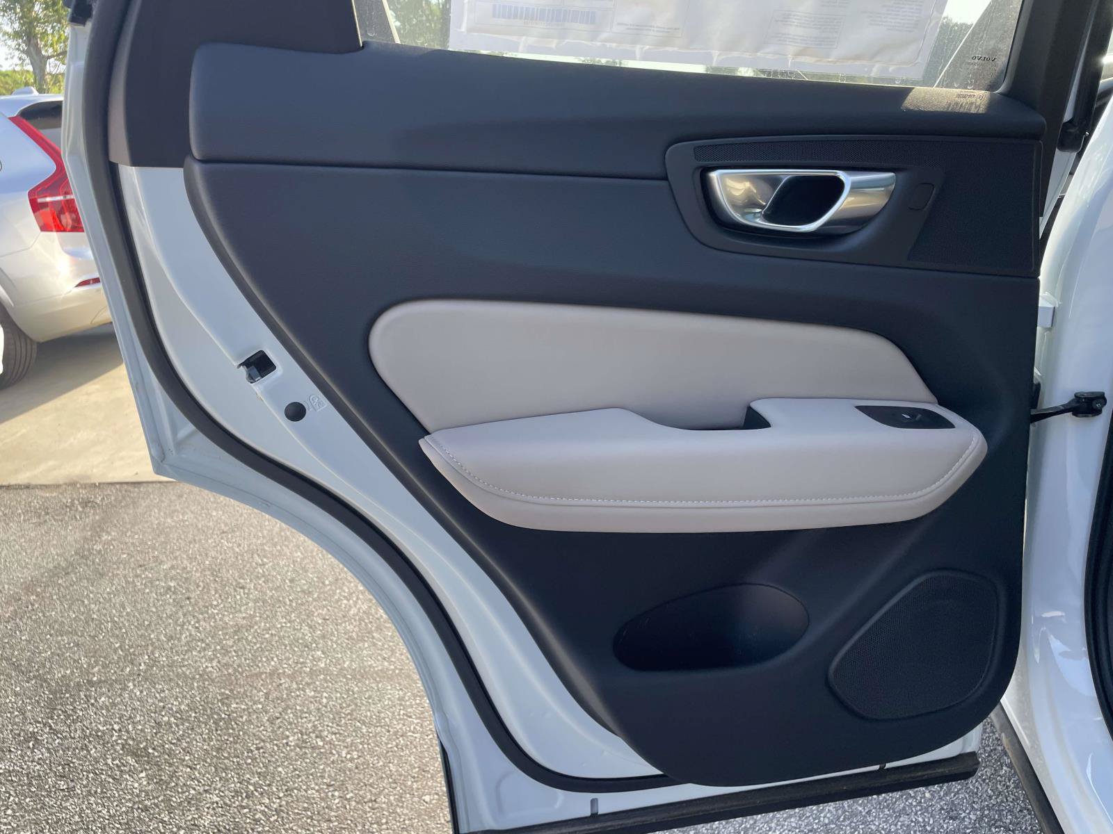 New 2026 Volvo XC60 B5 Plus w/ Protection Package Premier AWD/4WD image 2
