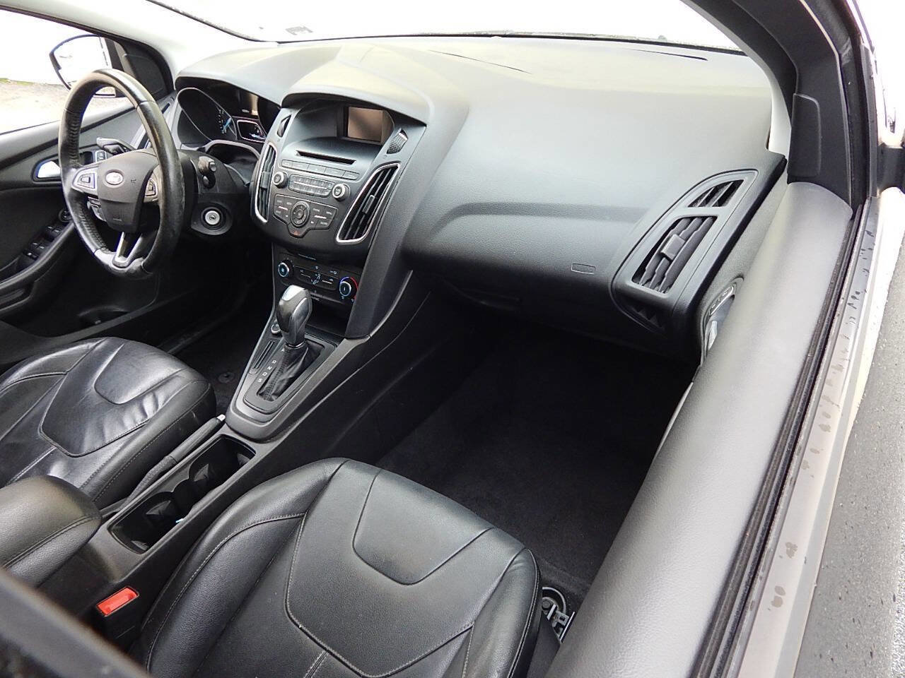 Used 2015 Ford Focus SE w/ Equipment Group 201A image 17