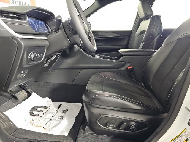 Certified 2024 Jeep Grand Cherokee Altitude image 10