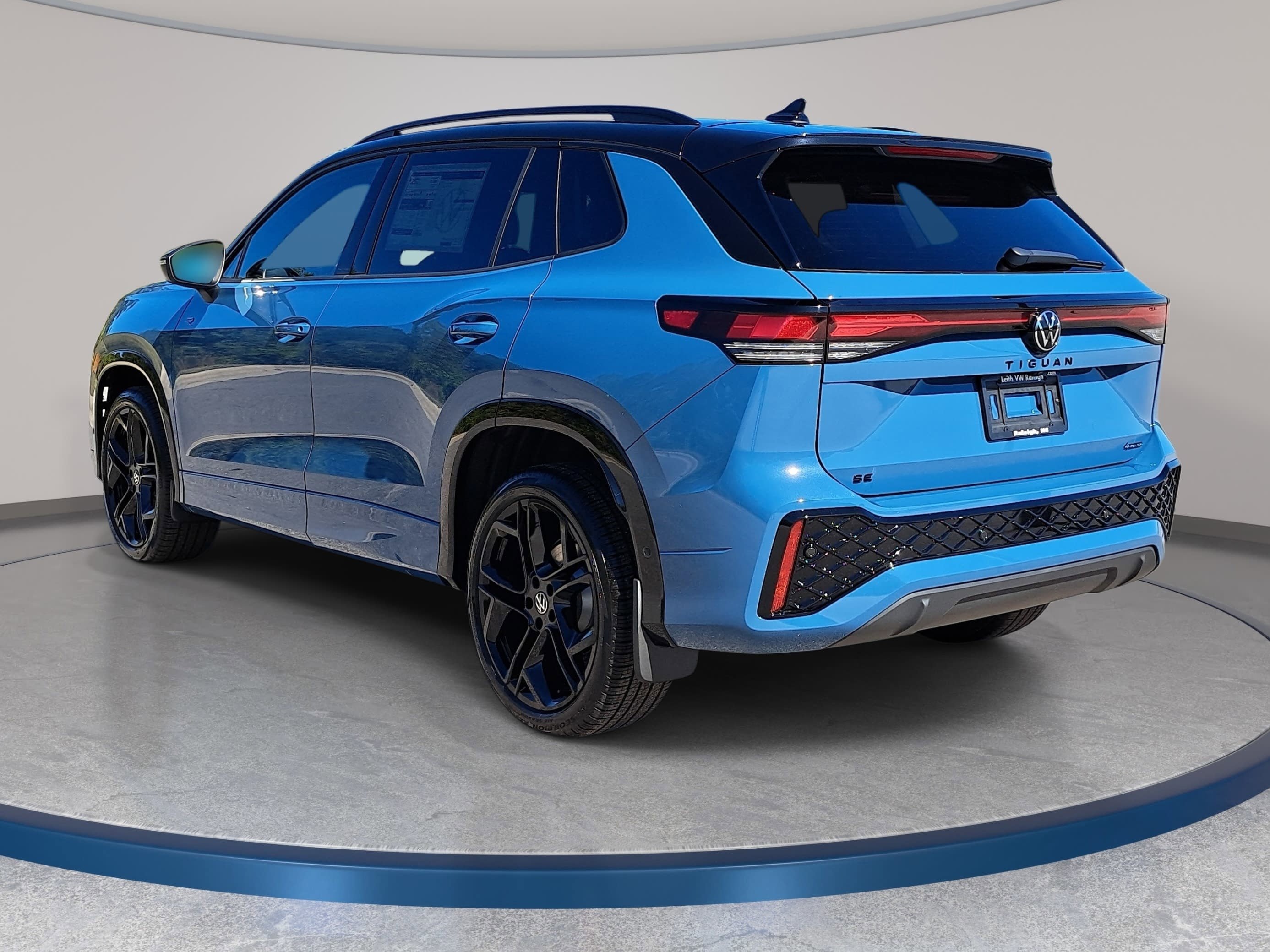 New 2026 Volkswagen Tiguan SE R-Line AWD/4WD image 7