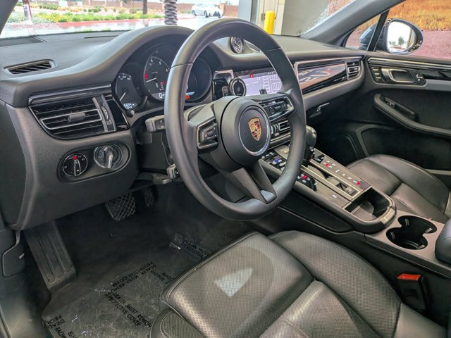 Used 2025 Porsche Macan AWD/4WD image 11